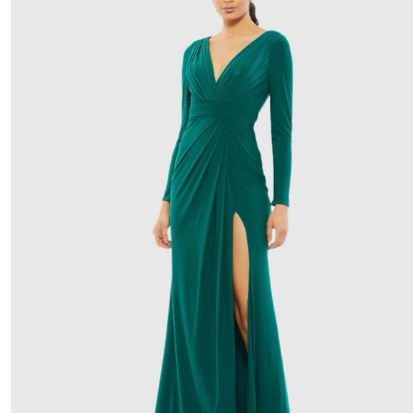 NWOT Mac Duggal size 6 emerald green long sleeve v-neck gown - Picture 2 of 13